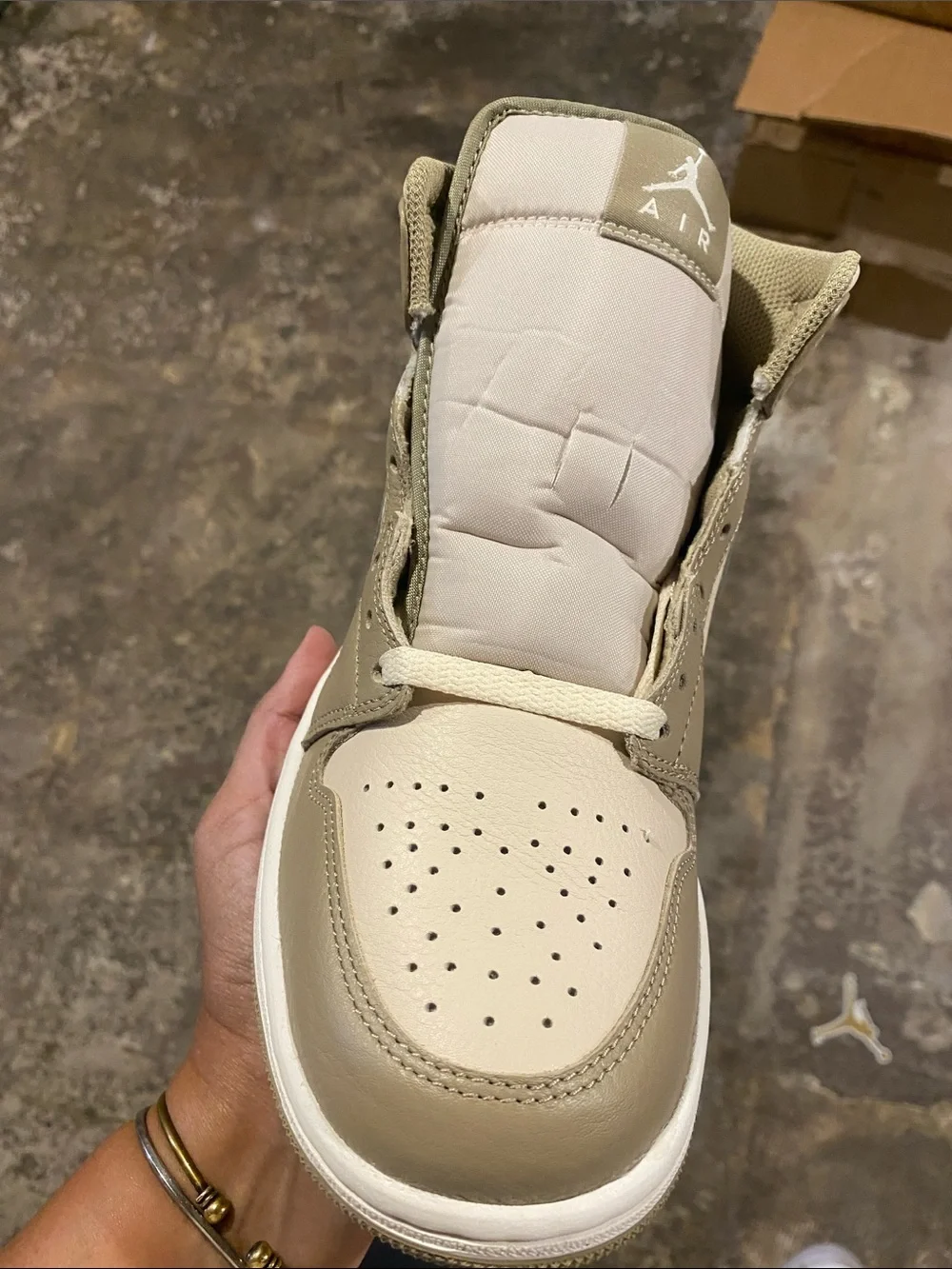 Nike Air Jordan 1 Mid Men's Sneakers - Tan / Cream